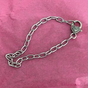 Stainless steel Bracelet with zinc alloy decorative heart enclosure.